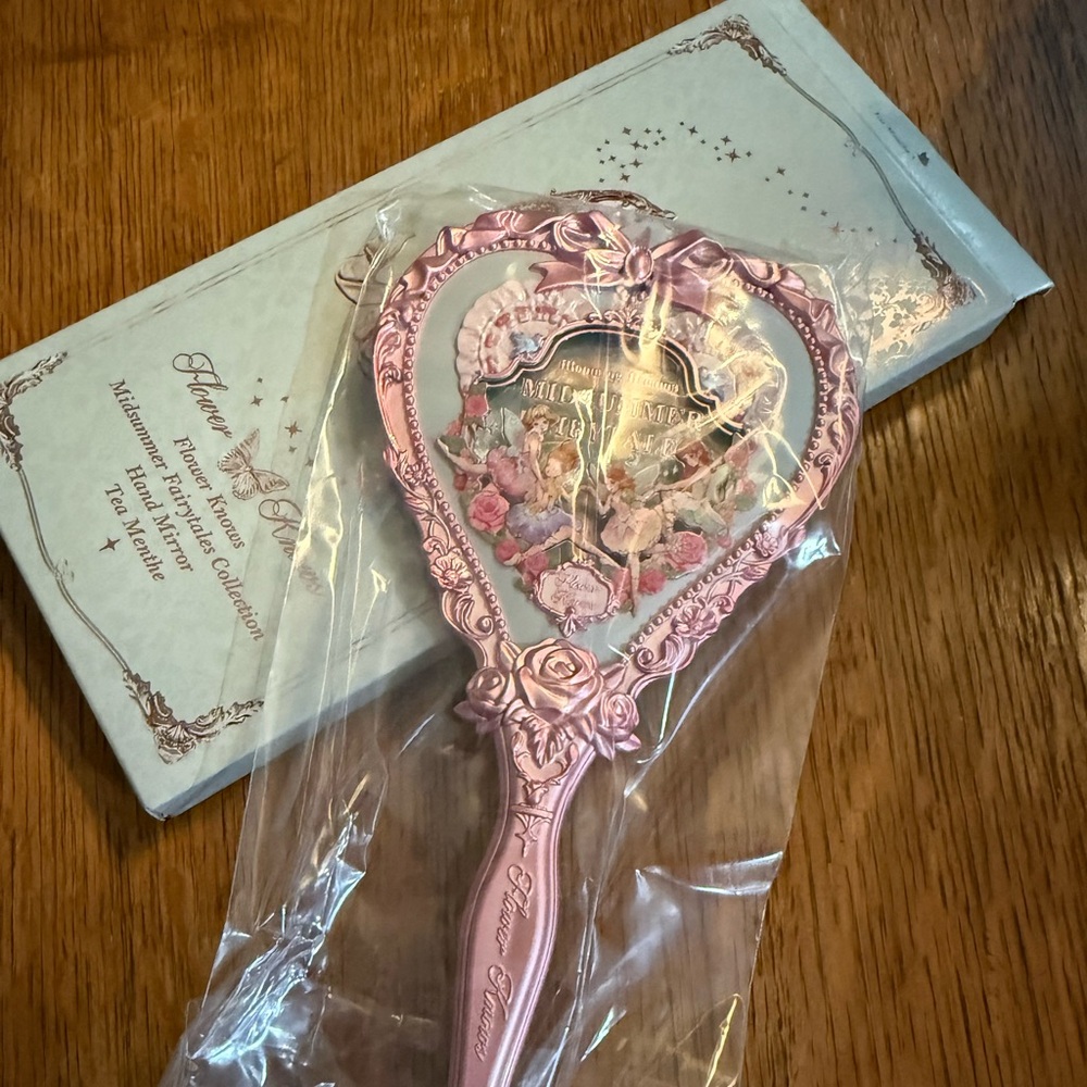 NEW FLOWER KNOWS HAND MIRROR TEA MENTHE IN BAG AND BOX